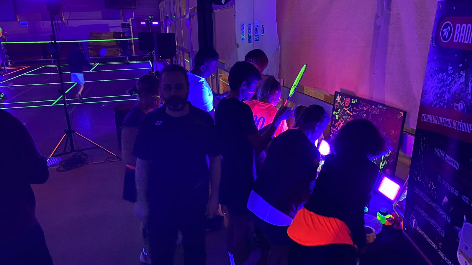 Soirée fun et fluo avec le «Blackminton» 